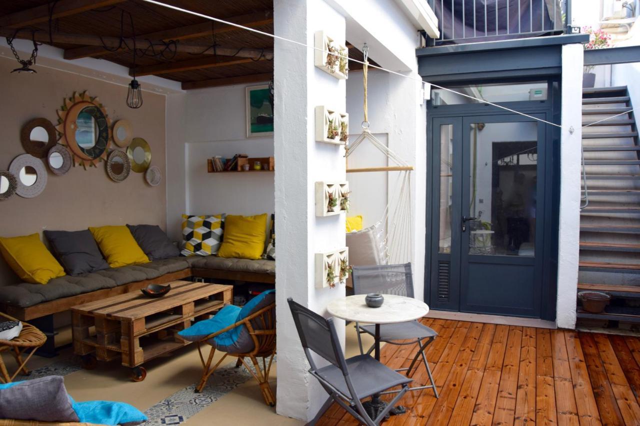 艾格-莫尔特Le Petit Patio住宿加早餐旅馆 外观 照片