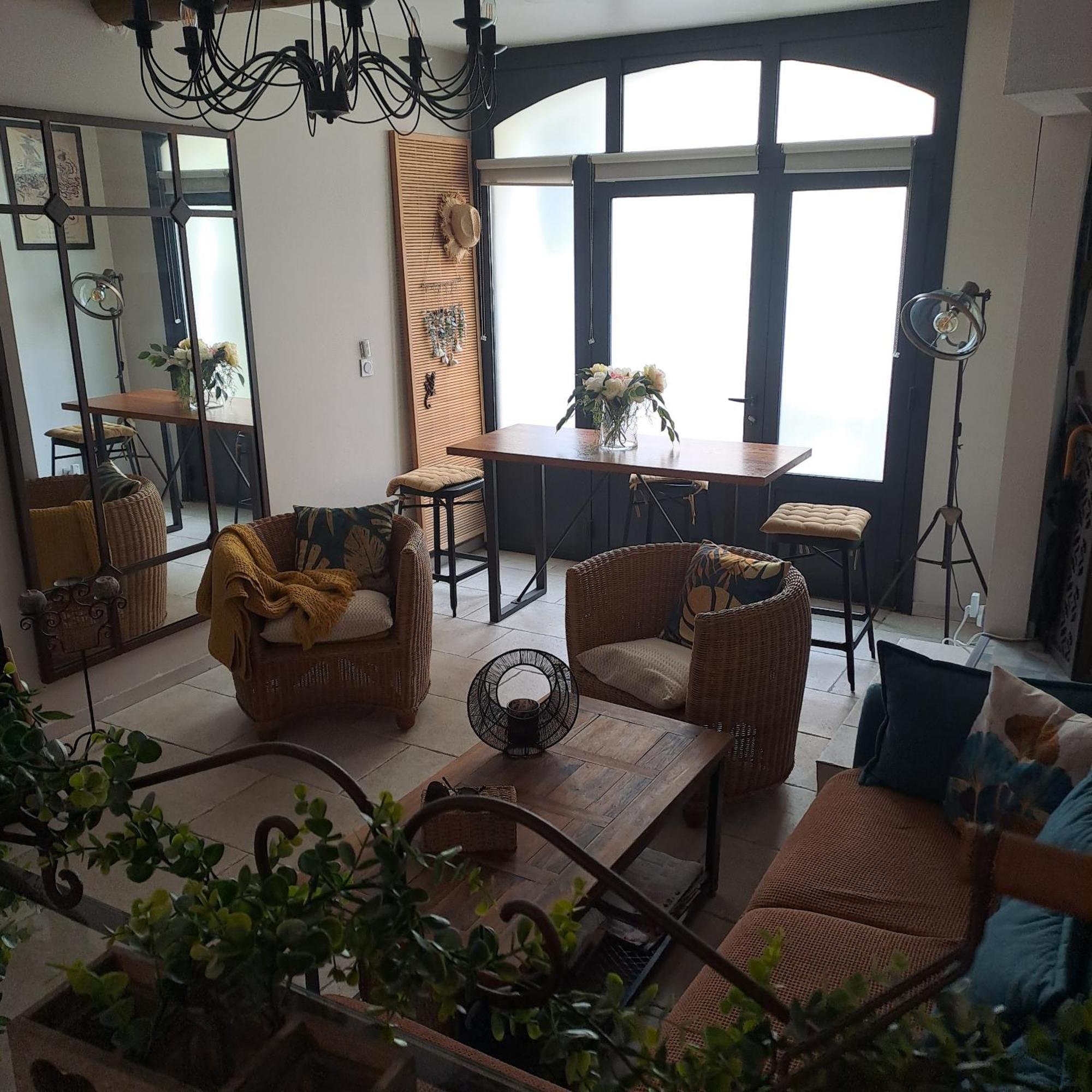 艾格-莫尔特Le Petit Patio住宿加早餐旅馆 外观 照片
