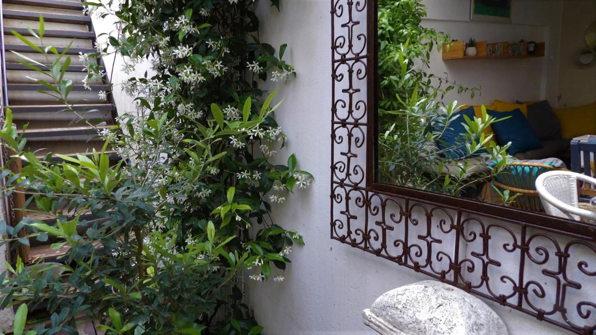 艾格-莫尔特Le Petit Patio住宿加早餐旅馆 外观 照片