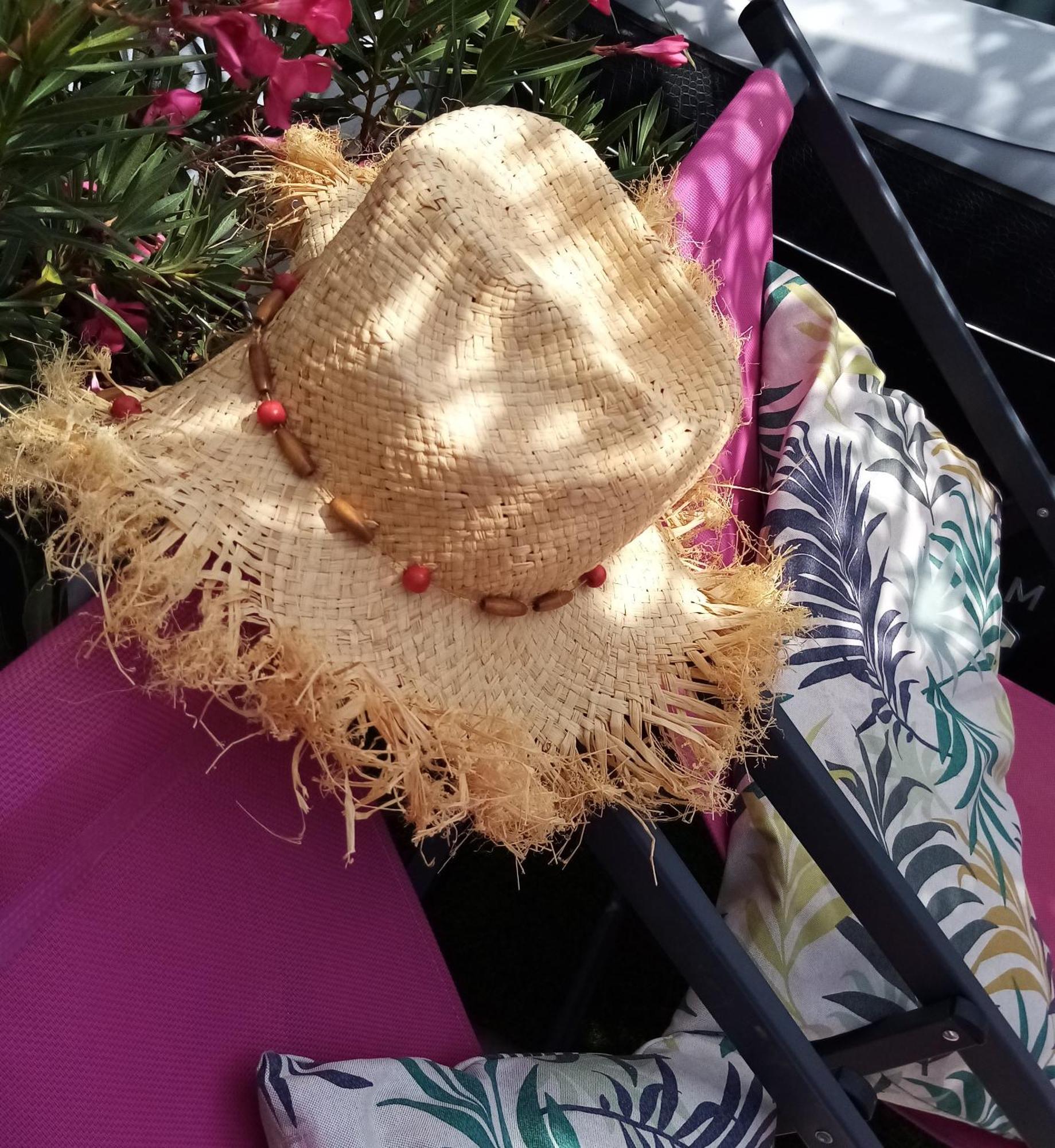 艾格-莫尔特Le Petit Patio住宿加早餐旅馆 外观 照片