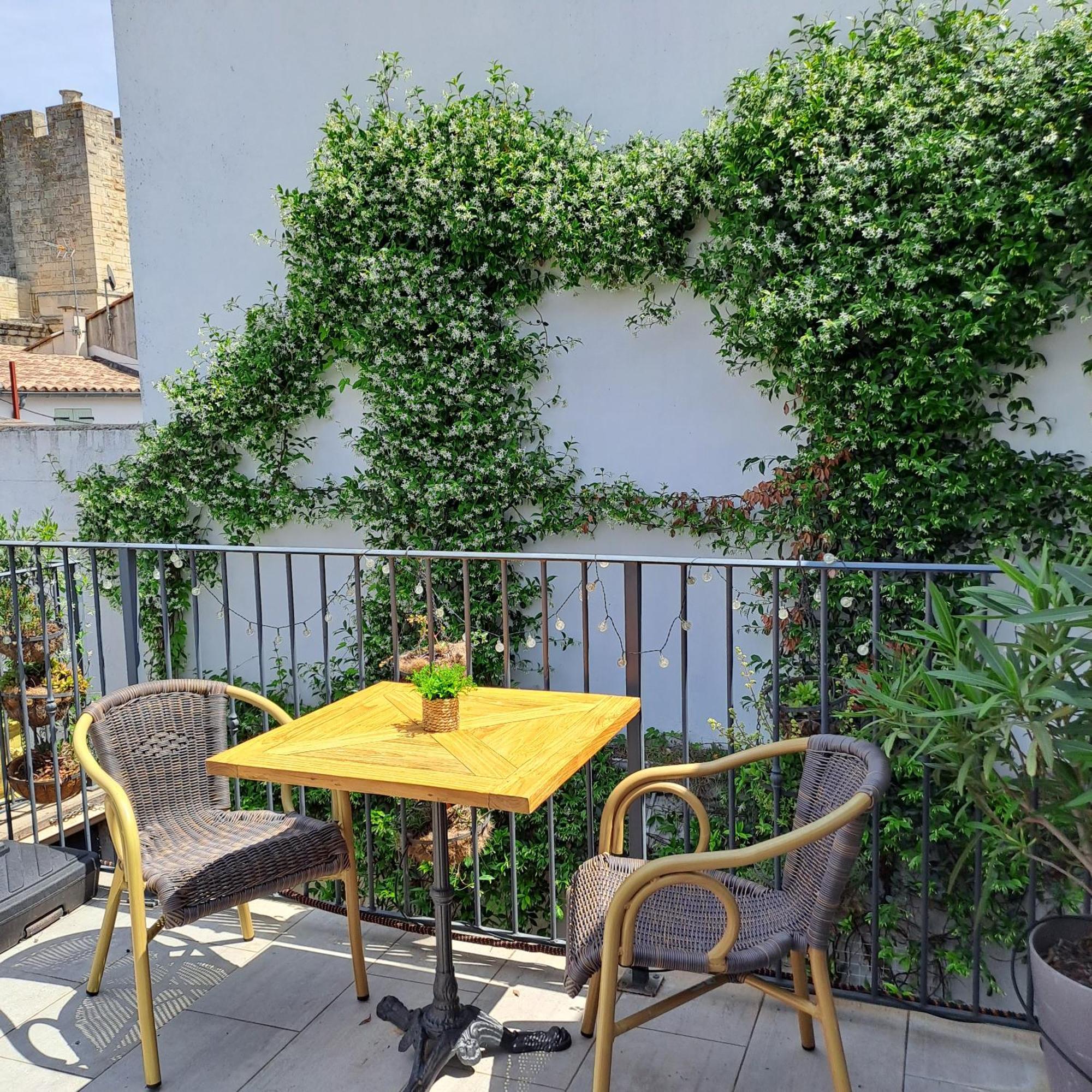 艾格-莫尔特Le Petit Patio住宿加早餐旅馆 外观 照片